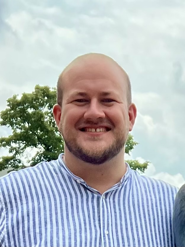 Portrait photo of Niklas Wiskandt on HHU Düsseldorf campus